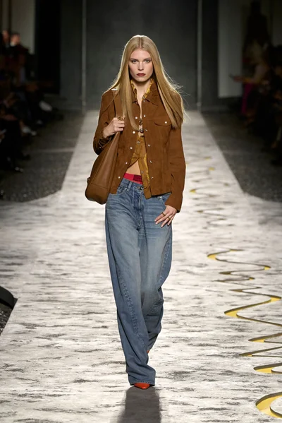 Look 32